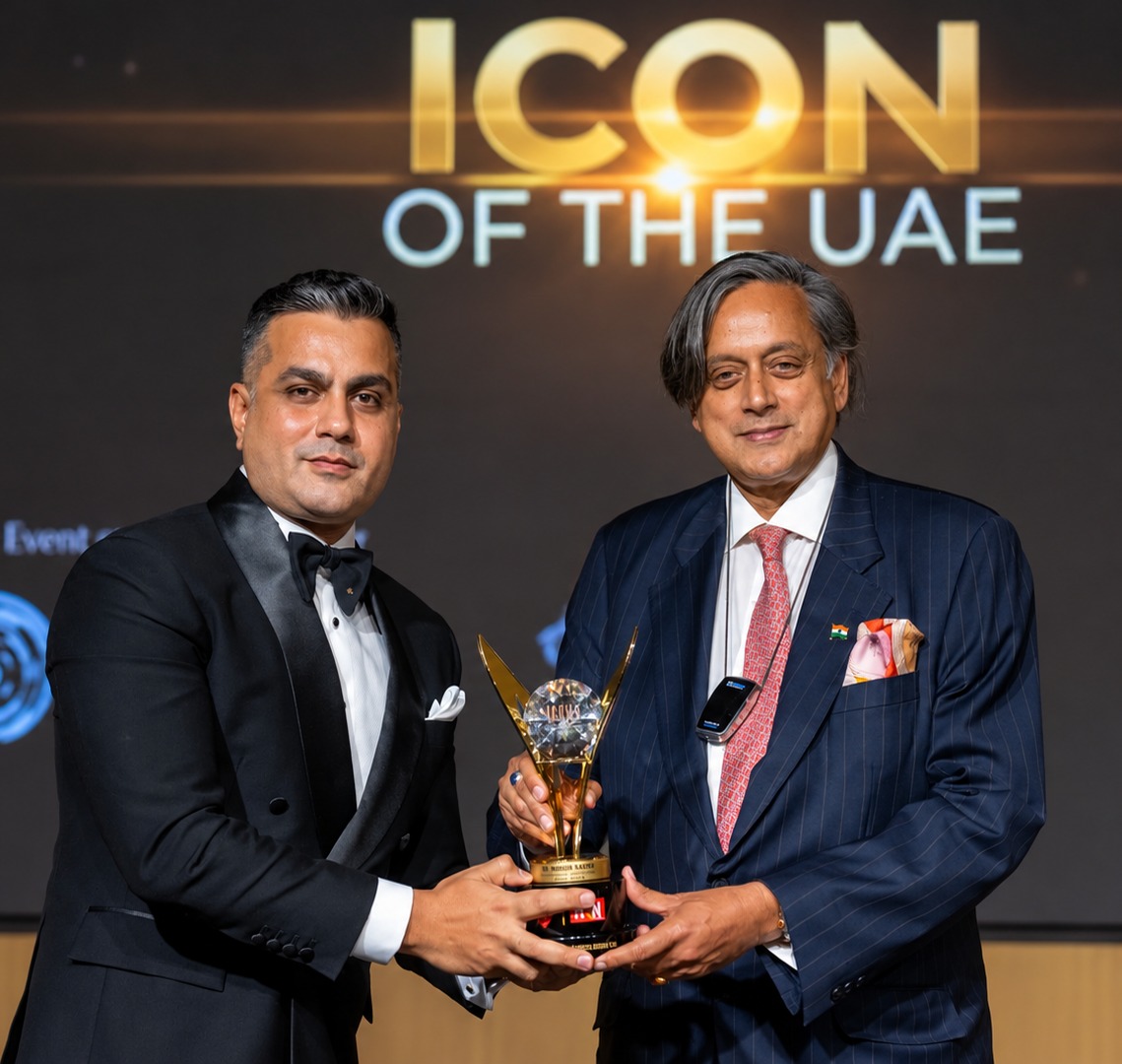 Madhur Kakkar receiving the Icon of the UAE award