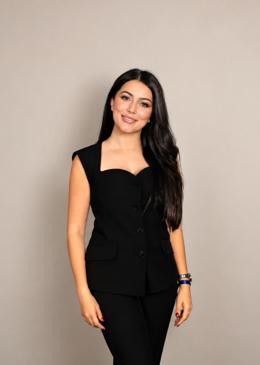Portrait of Dr. Amira Meliani
